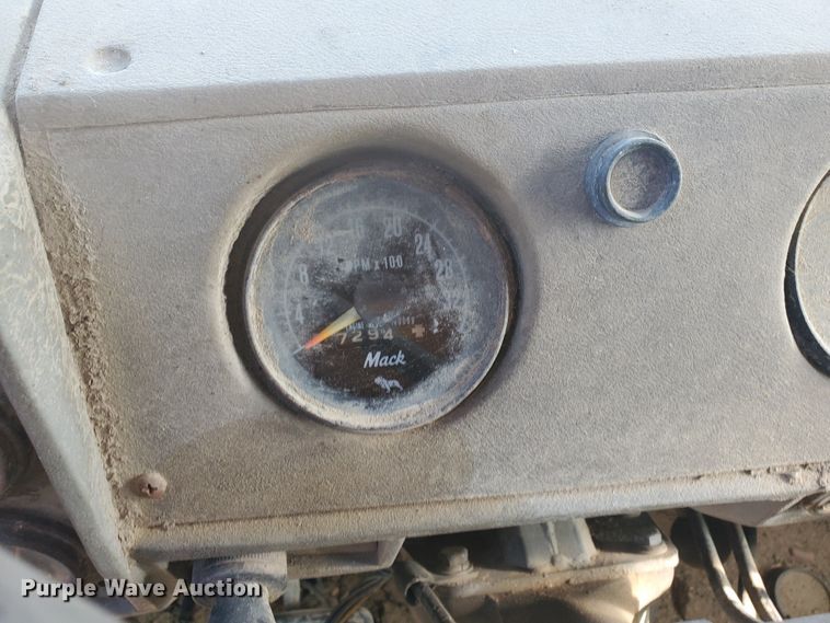 image for item DG8424 1977 Mack R686ST  dump truck