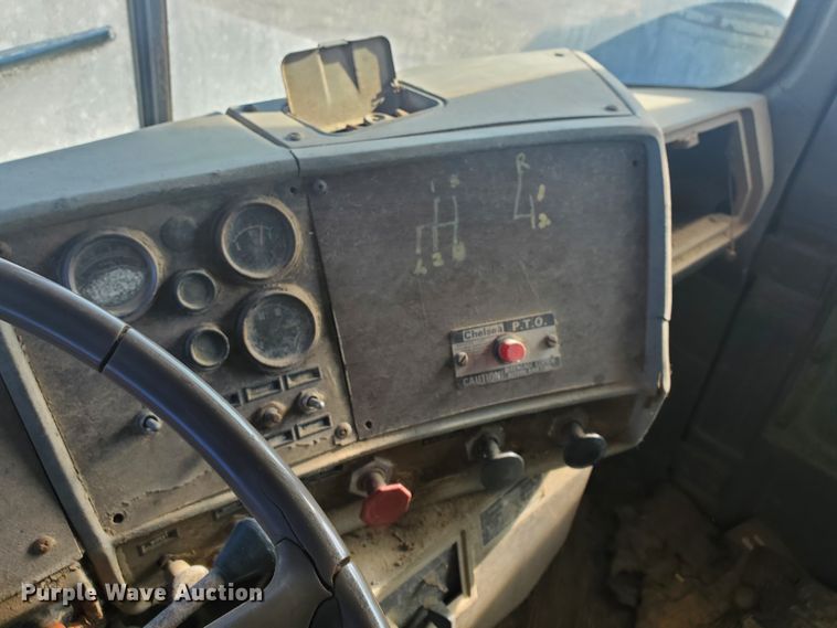 image for item DG8424 1977 Mack R686ST  dump truck