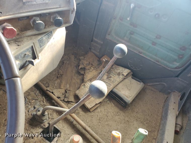 image for item DG8424 1977 Mack R686ST  dump truck