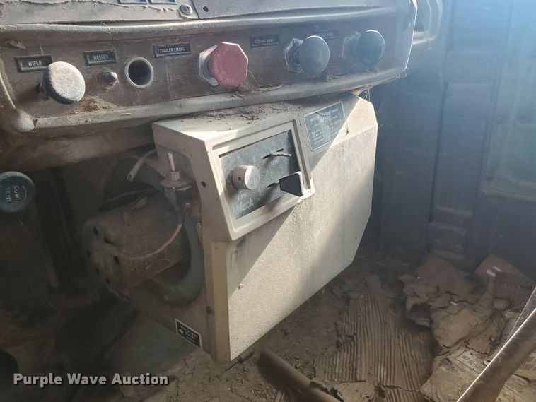 image for item DG8424 1977 Mack R686ST  dump truck