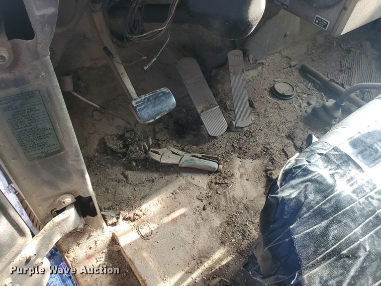 image for item DG8424 1977 Mack R686ST  dump truck