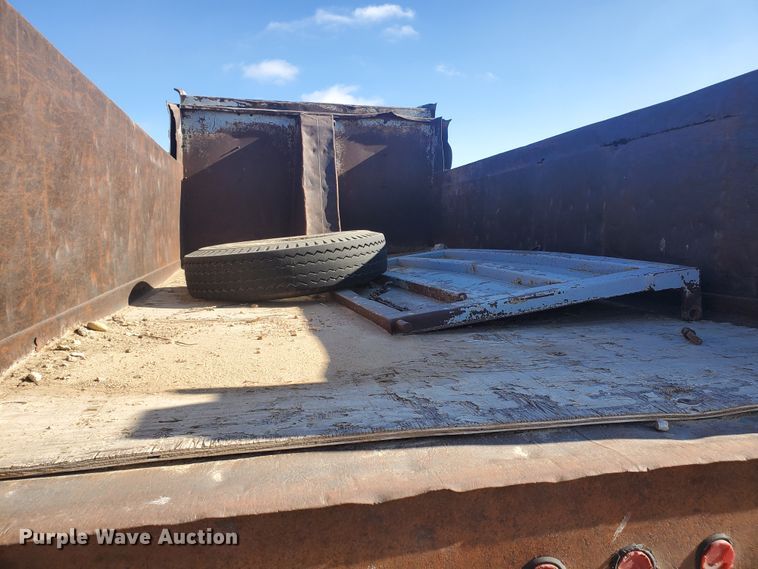 image for item DG8424 1977 Mack R686ST  dump truck