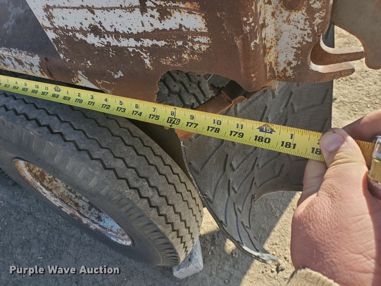 image for item DG8424 1977 Mack R686ST  dump truck