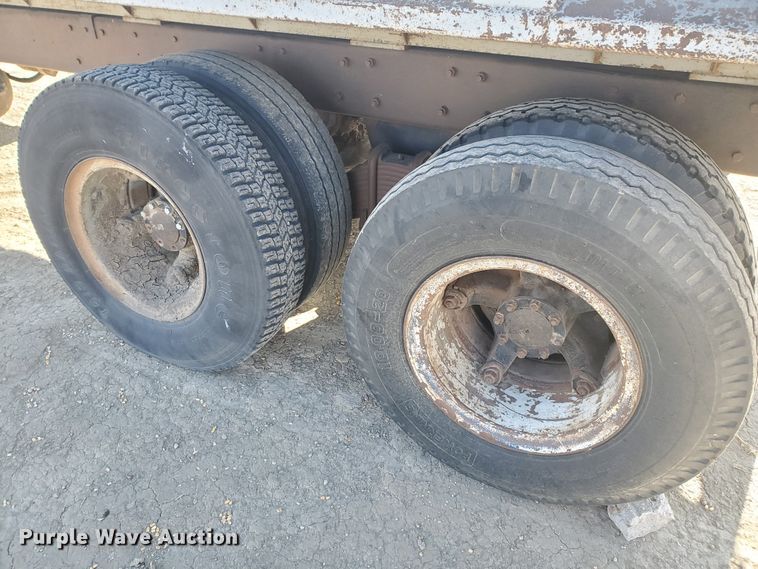 image for item DG8424 1977 Mack R686ST  dump truck