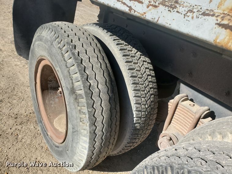 image for item DG8424 1977 Mack R686ST  dump truck