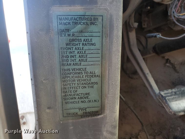 image for item DG8424 1977 Mack R686ST  dump truck