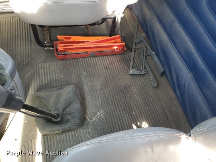 image for item DG8429 2004 Freightliner Columbia  semi truck