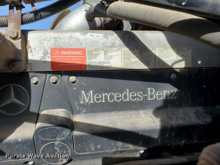 image for item DG8429 2004 Freightliner Columbia  semi truck