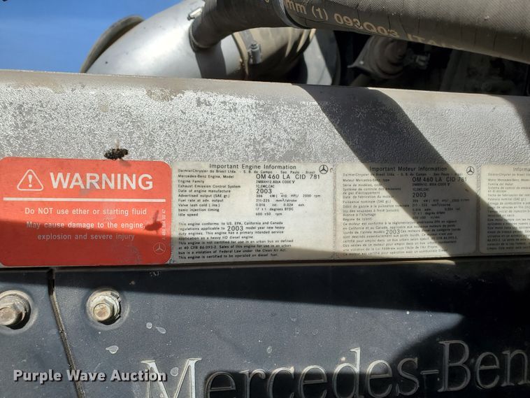 image for item DG8429 2004 Freightliner Columbia  semi truck