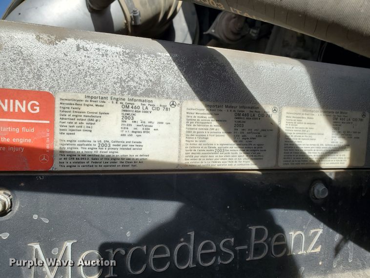 image for item DG8429 2004 Freightliner Columbia  semi truck