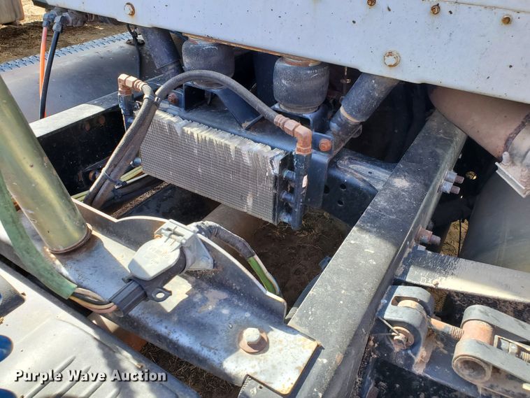 image for item DG8429 2004 Freightliner Columbia  semi truck