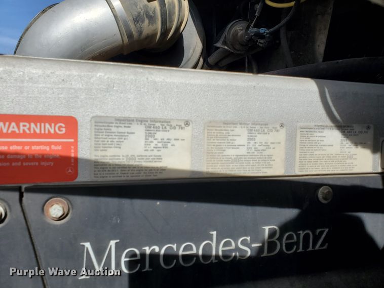 image for item DG8430 2004 Freightliner Columbia  semi truck