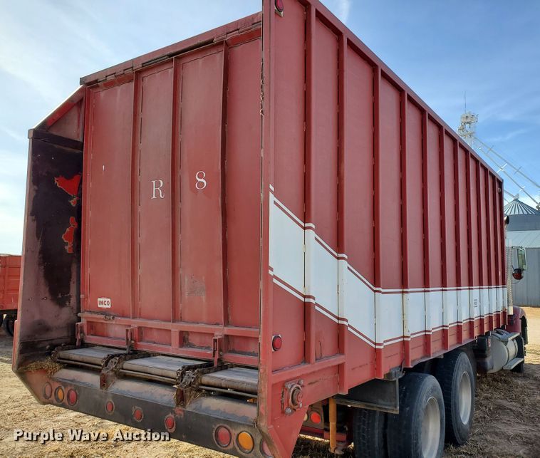 image for item DG8431 1995 International 9200  silage truck