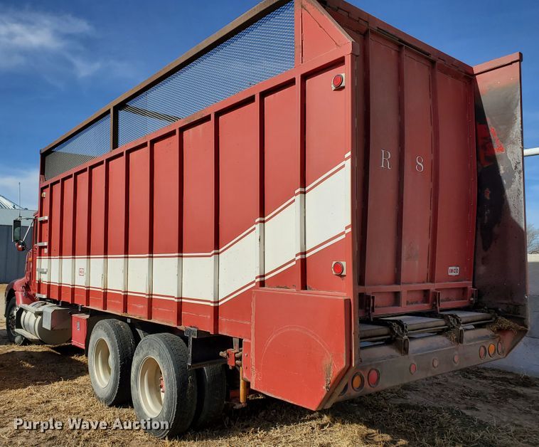 image for item DG8431 1995 International 9200  silage truck
