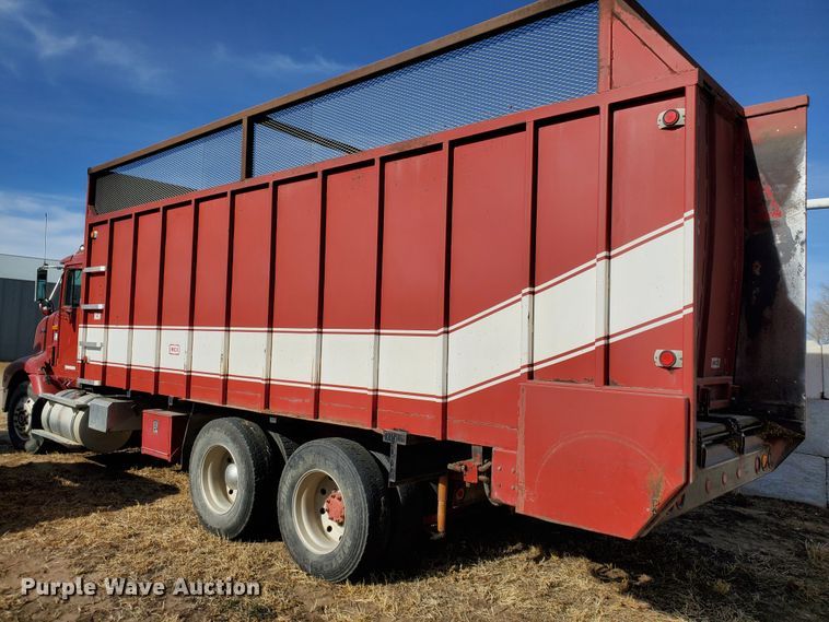 image for item DG8431 1995 International 9200  silage truck