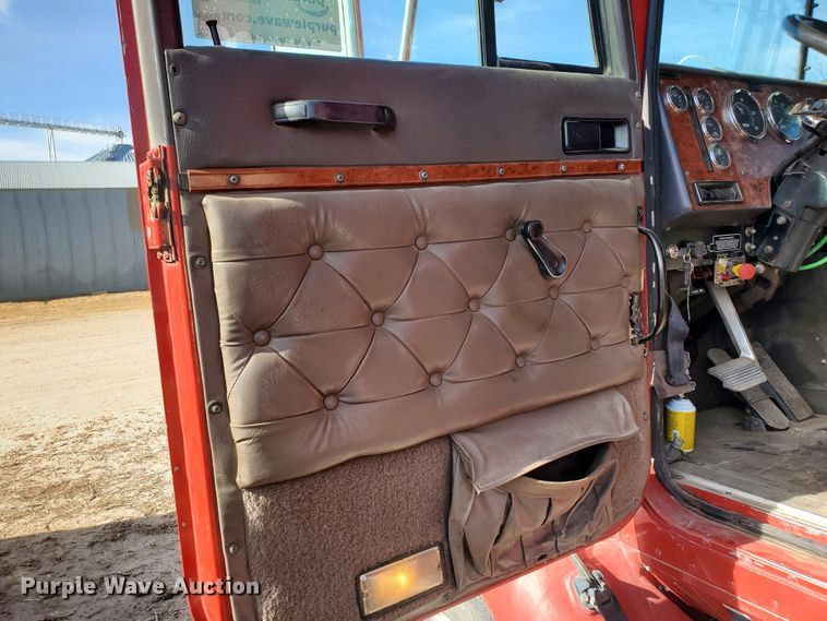 image for item DG8431 1995 International 9200  silage truck