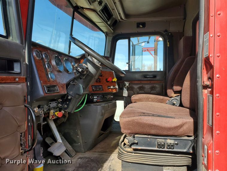 image for item DG8431 1995 International 9200  silage truck