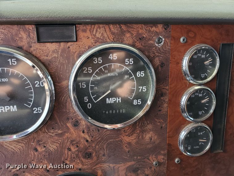 image for item DG8431 1995 International 9200  silage truck