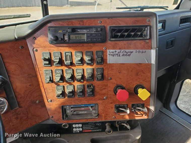 image for item DG8431 1995 International 9200  silage truck