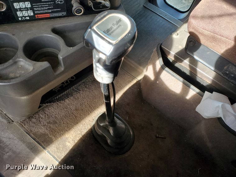 image for item DG8431 1995 International 9200  silage truck