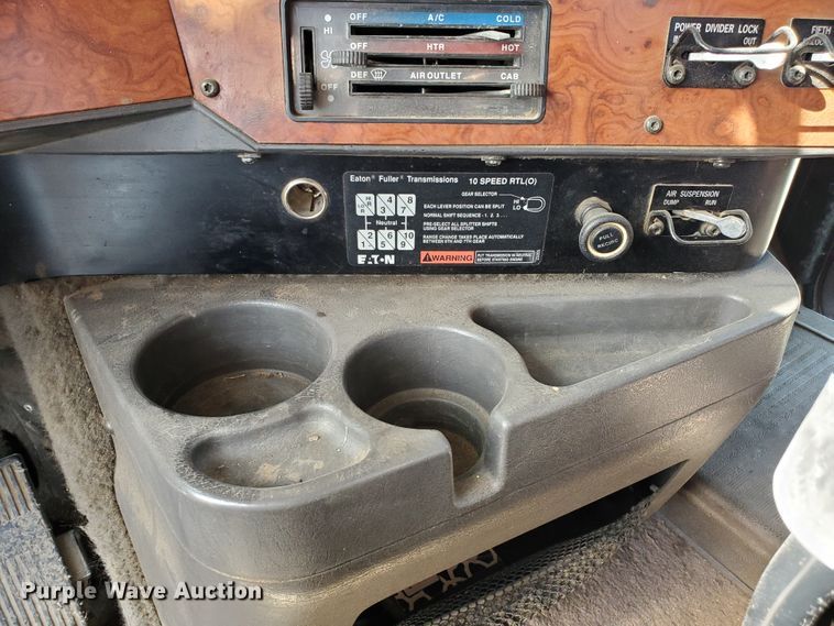 image for item DG8431 1995 International 9200  silage truck