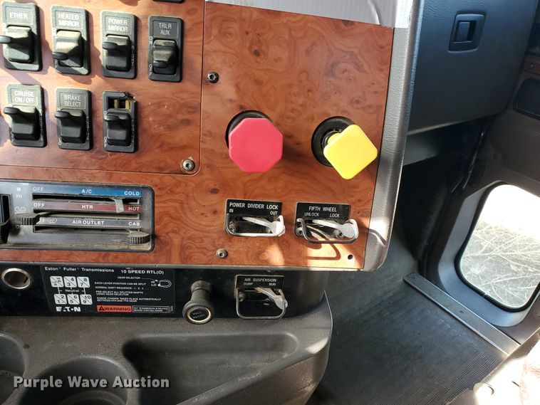 image for item DG8431 1995 International 9200  silage truck