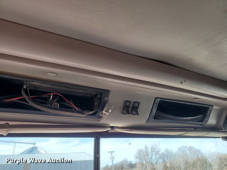 image for item DG8431 1995 International 9200  silage truck