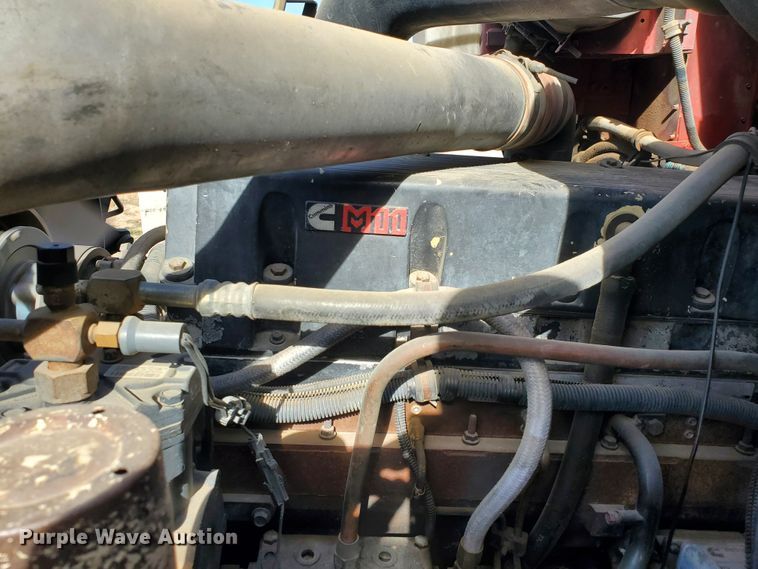 image for item DG8431 1995 International 9200  silage truck