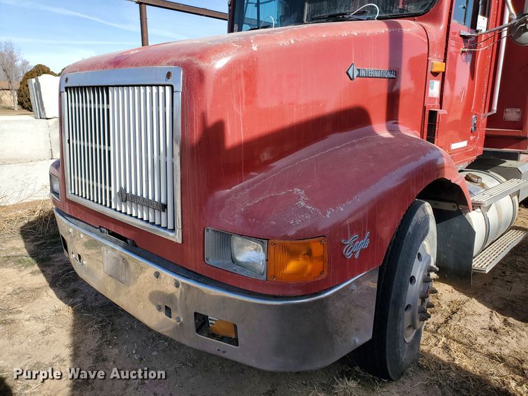 image for item DG8431 1995 International 9200  silage truck