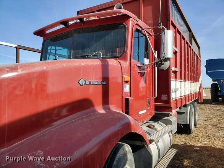 image for item DG8431 1995 International 9200  silage truck