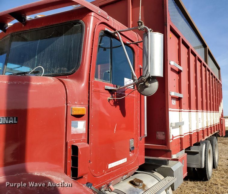image for item DG8431 1995 International 9200  silage truck