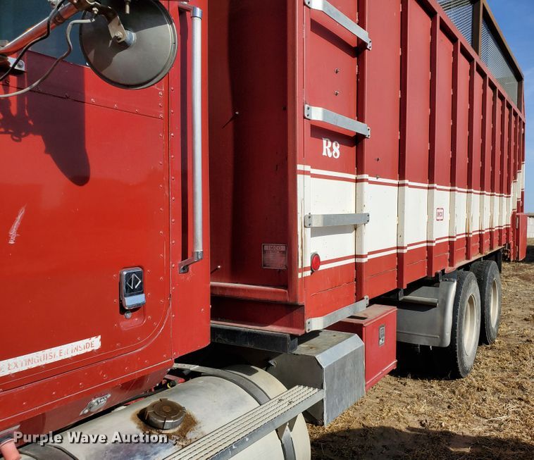 image for item DG8431 1995 International 9200  silage truck