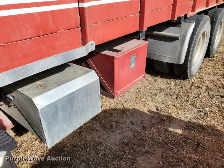 image for item DG8431 1995 International 9200  silage truck