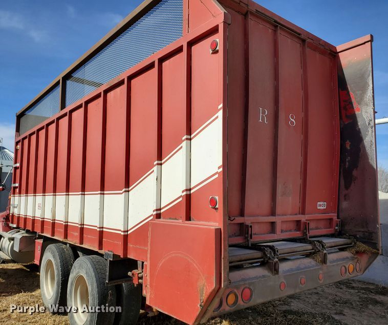 image for item DG8431 1995 International 9200  silage truck