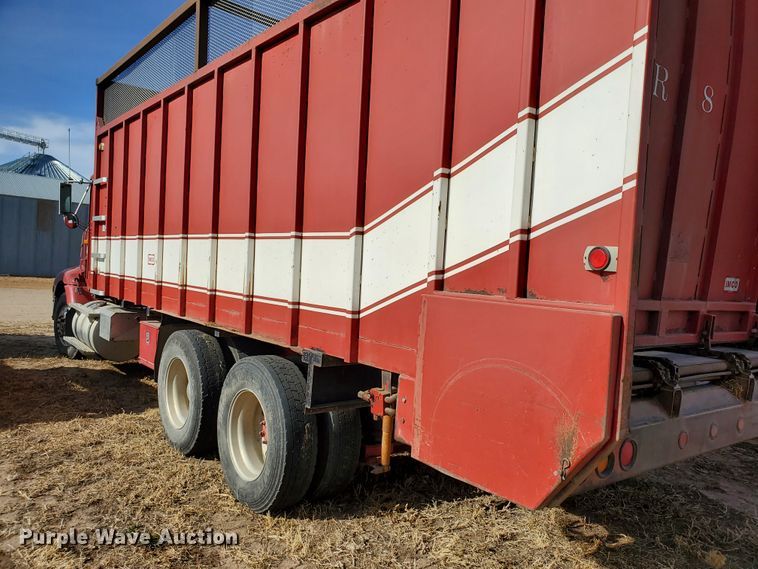 image for item DG8431 1995 International 9200  silage truck
