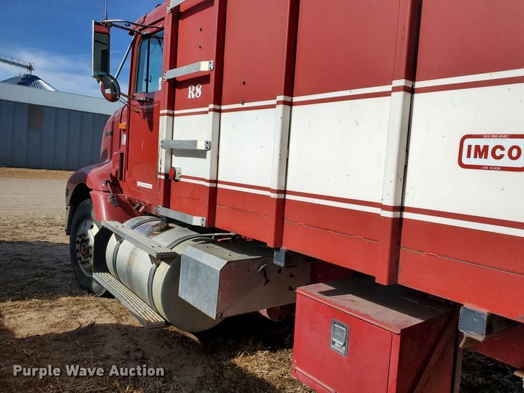 image for item DG8431 1995 International 9200  silage truck