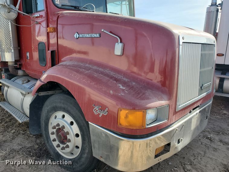 image for item DG8431 1995 International 9200  silage truck