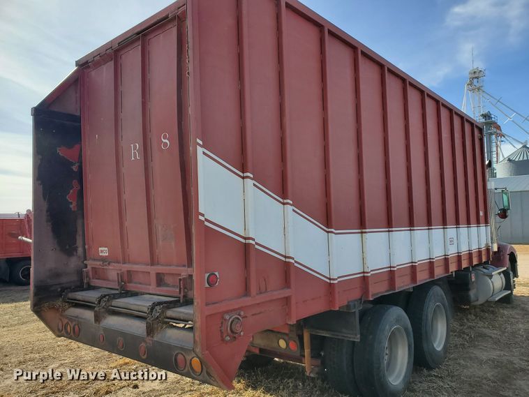 image for item DG8431 1995 International 9200  silage truck