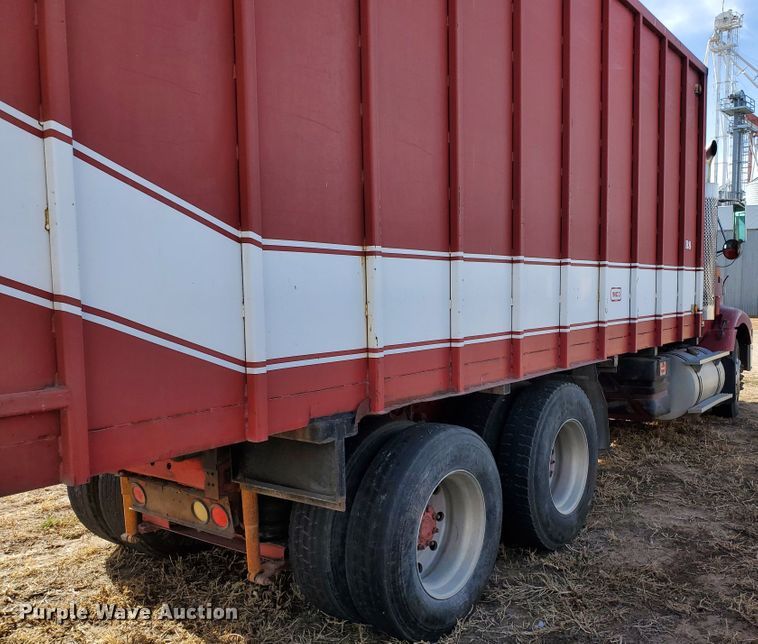 image for item DG8431 1995 International 9200  silage truck