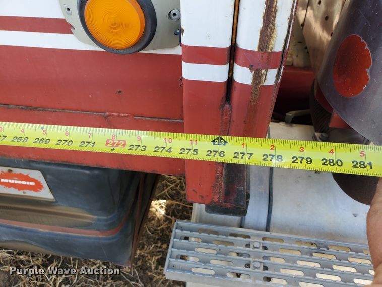 image for item DG8431 1995 International 9200  silage truck