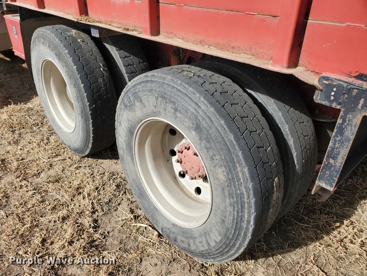 image for item DG8431 1995 International 9200  silage truck