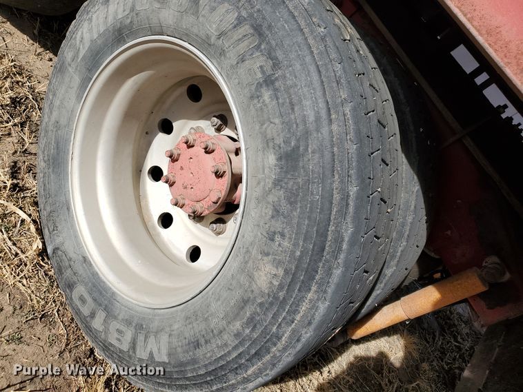 image for item DG8431 1995 International 9200  silage truck