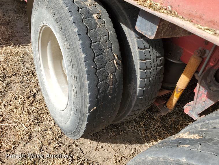 image for item DG8431 1995 International 9200  silage truck