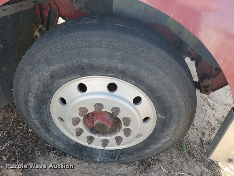 image for item DG8431 1995 International 9200  silage truck