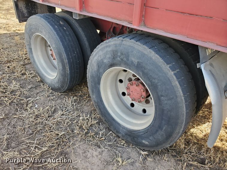 image for item DG8431 1995 International 9200  silage truck