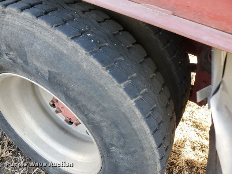 image for item DG8431 1995 International 9200  silage truck