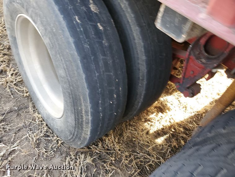 image for item DG8431 1995 International 9200  silage truck