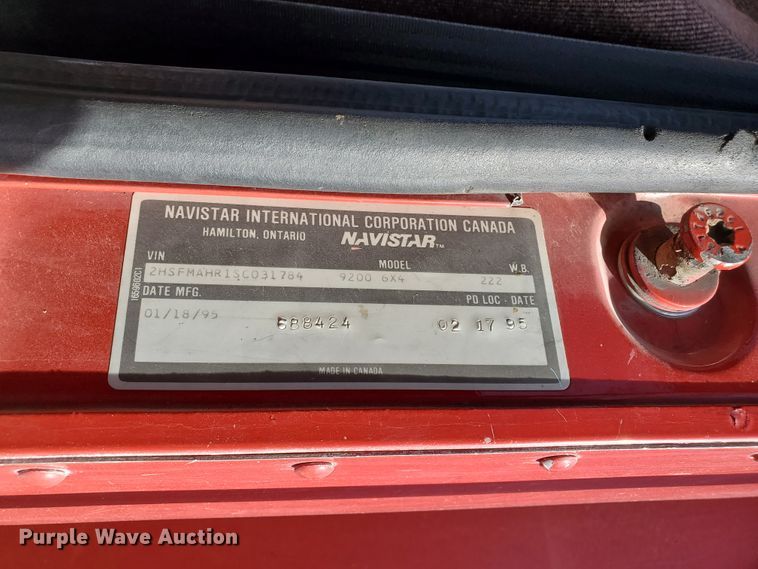 image for item DG8431 1995 International 9200  silage truck