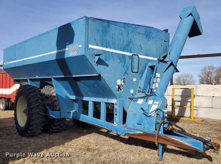 image for item DG8432 2005 Kinze 1040  Row Crop grain cart