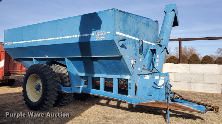 image for item DG8432 2005 Kinze 1040  Row Crop grain cart